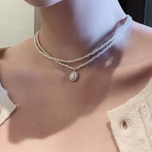 🌟 Delicate Elegant Pearl Two Tone Chain Necklace - Picture 5 of 6